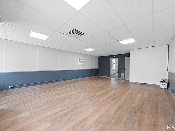 4th image of 318 Broadway St