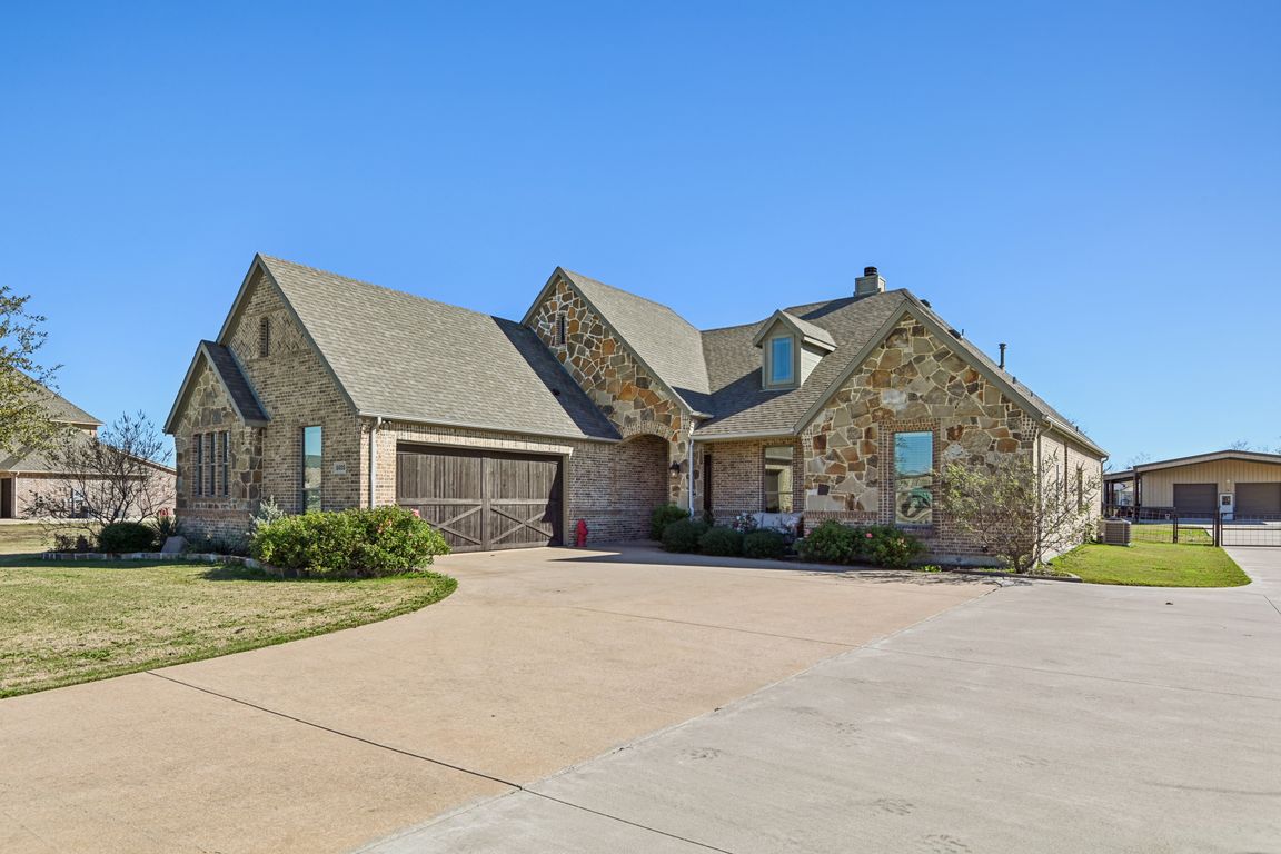 White Pine Dr-S2711-001.jpg