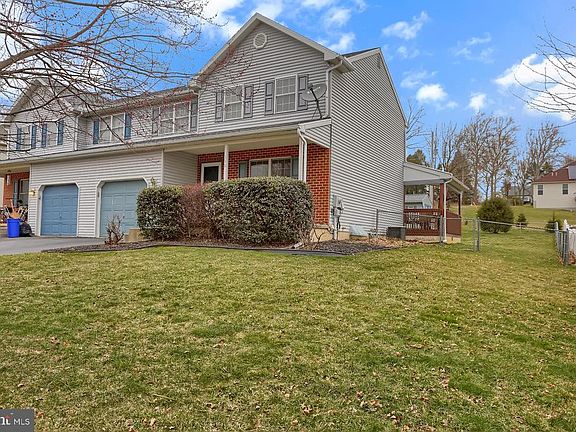 3rd image of 110 Carriage Dr