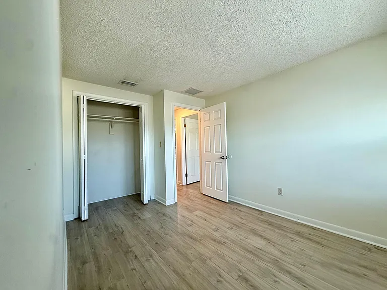 323 Gulfstream Rd — Photo 9