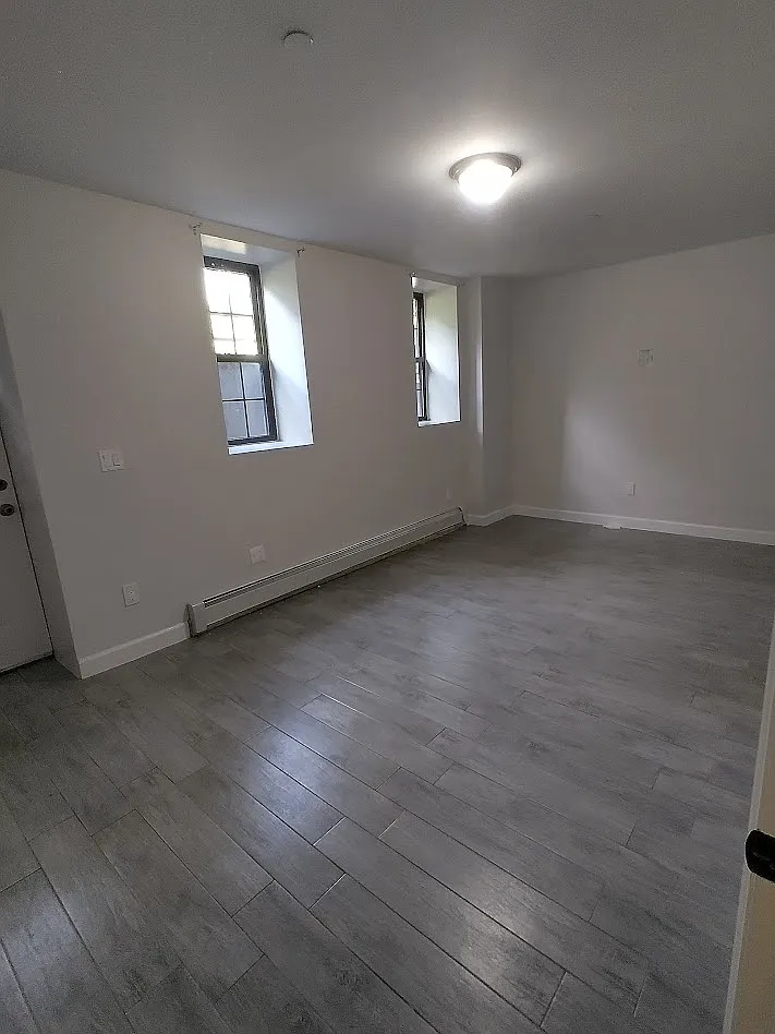 1 bed, 900 sqft, $2,100 — Photo 2