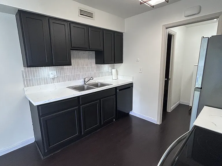 6553 Engle Rd — Photo 10