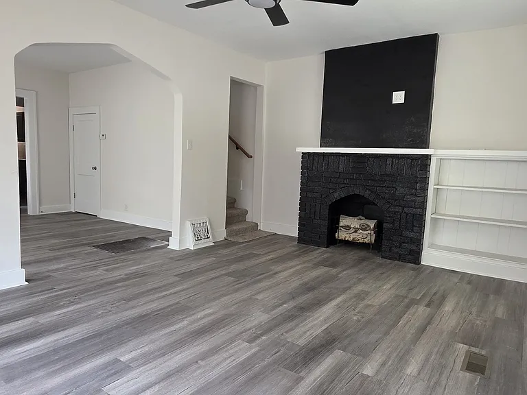 423 N Volutsia Ave #1 — Photo 3