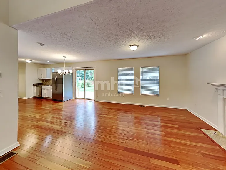 640 Norfolk Sq S — Photo 5