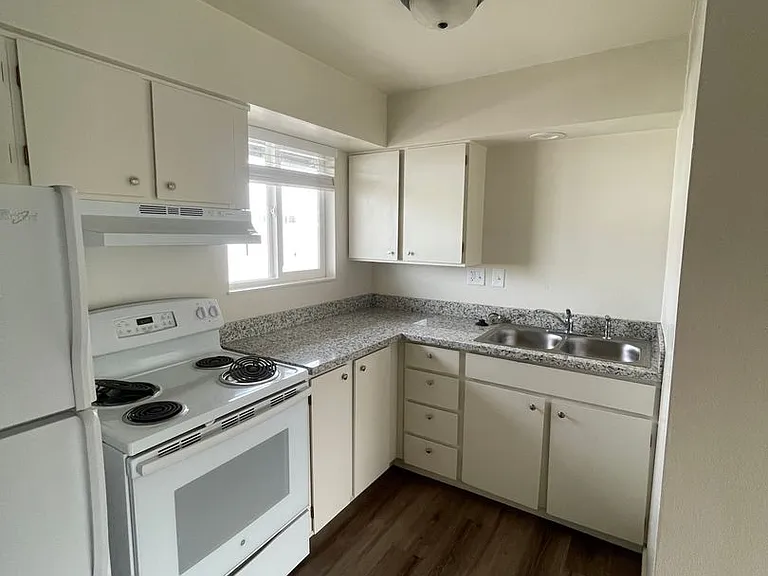 6508-1g - 721 Bennett Ave #1-12 — Photo 4