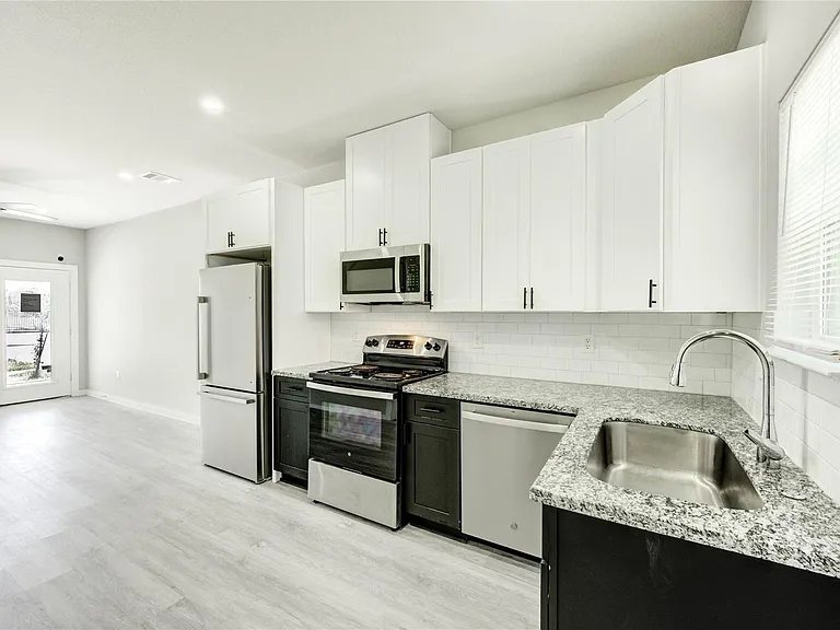 8157 Tate St #B — Photo 4