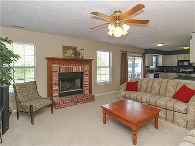 3rd image of 302 Sugar Bush Ln S