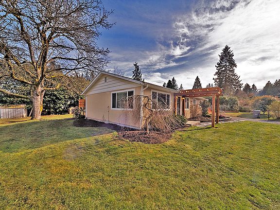 3rd image of 6042 210th Ave NE