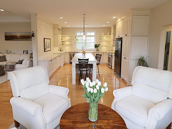 5th image of 34 Red Head Rd