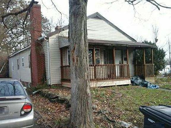 3rd image of 2240 Benton Ave