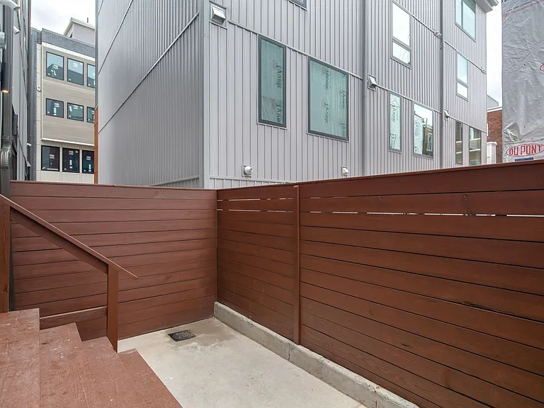 326 Fairmount Ave — Photo 10