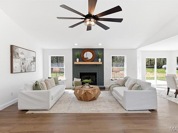 4th image of 2952 Chris Dr