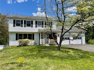 21 Rolf Dr, Danbury, CT 06810