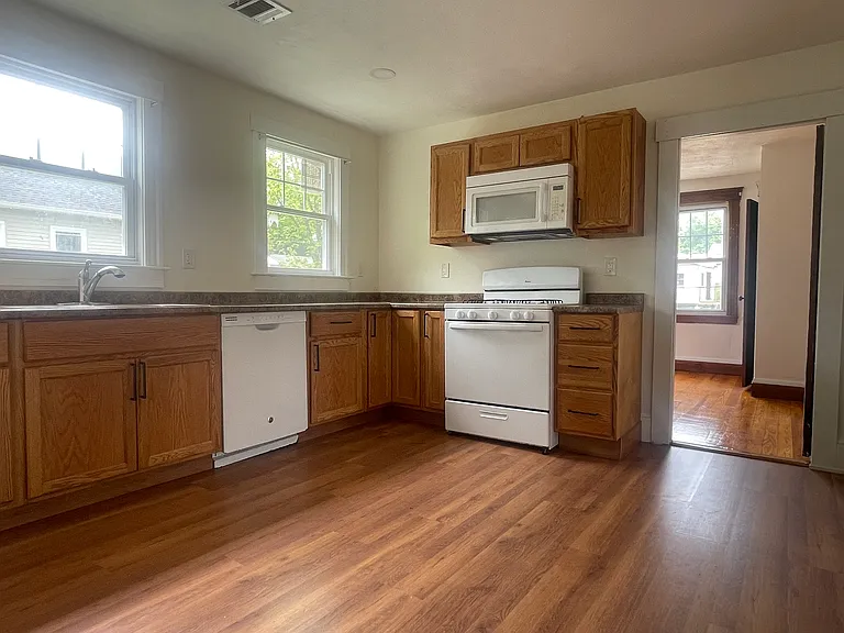 39 Brook St #2 — Photo 9