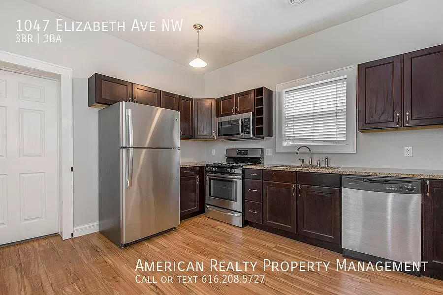 3 bed, 2.5 bath, 1500 sqft, $1,950 — Photo 2