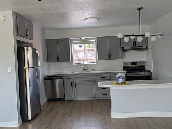 Kitchen-Fridge, stove - electric, dishwasher