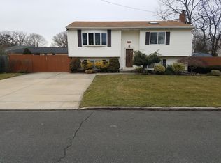 140 Scott Ave, Deer Park, NY 11729