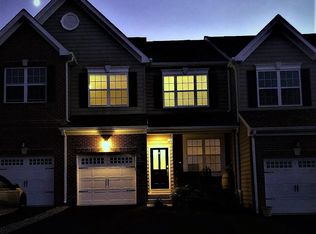 102 Mainland Square Dr, Harleysville, PA 19438