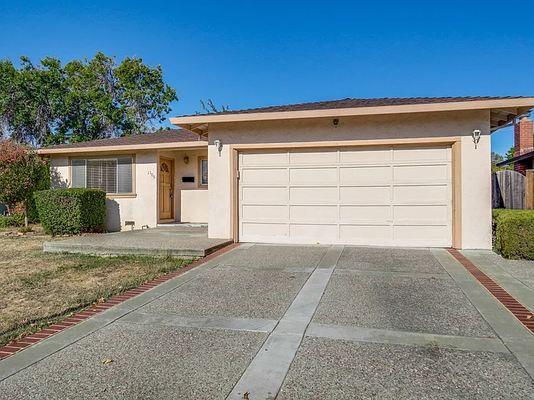 1109 White Cliff Dr — Photo 6