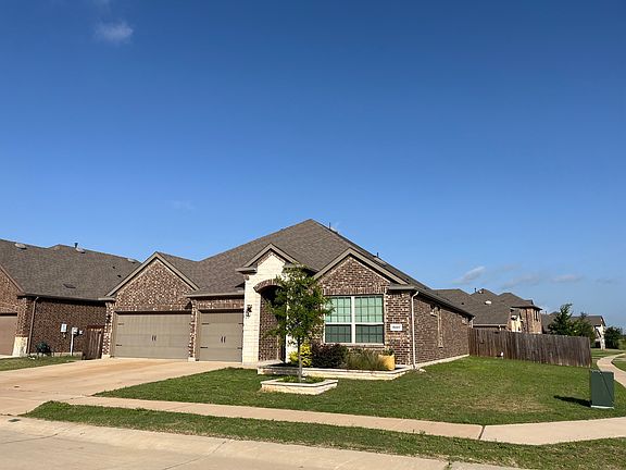 2nd image of 3217 Shady Brook Ln