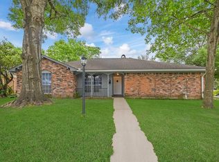 6102 Pine Cove Dr, Houston, TX 77092