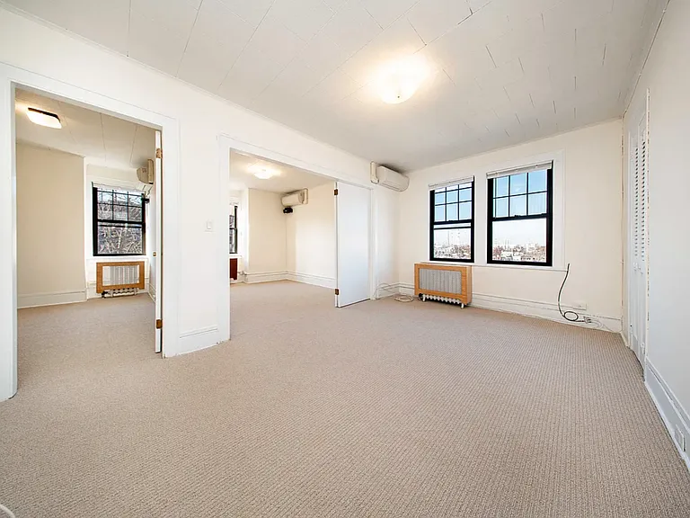 20-23 31st St #3 — Photo 2