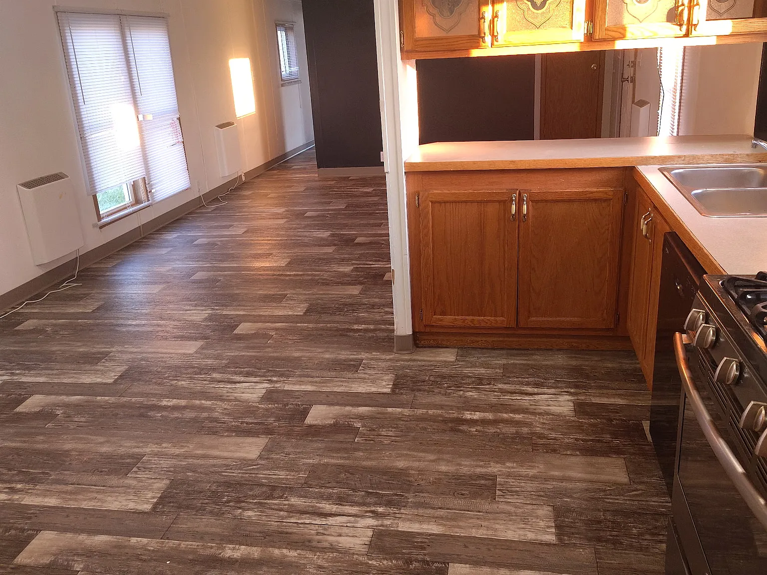 3 bed, 1300 sqft, $925 — Photo 2