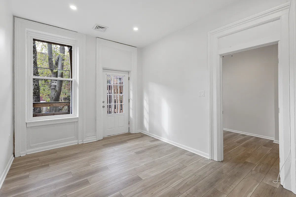 Building Photo - 98 Chestnut St #2R
