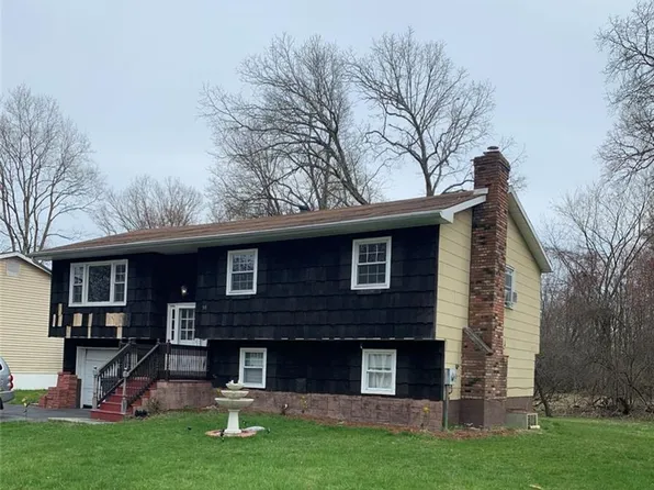 55 Brewster Dr, Middletown, NY 10940