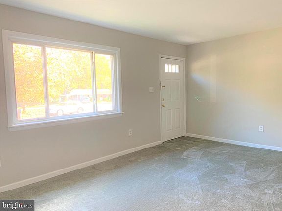 2nd image of 3717 Fairfield Ln