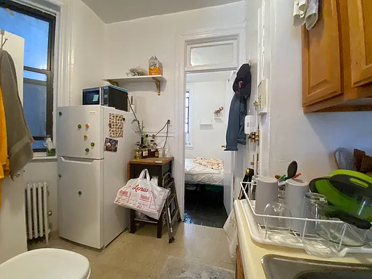 Rented by Ethan Blinder, LREB | media 24