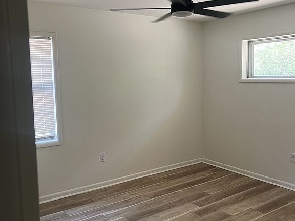 5th image of 13 Meadowbrook Dr
