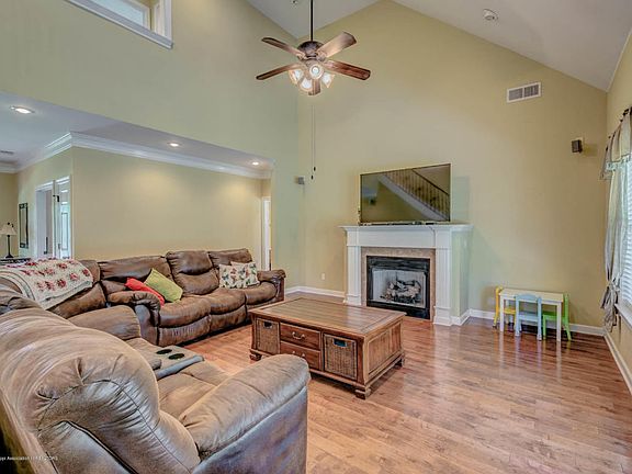 4th image of 154 Rolling Oaks Ln