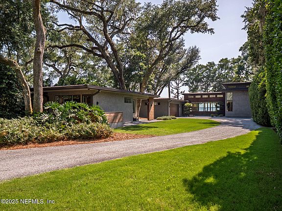 2nd image of 842 FRUIT COVE Road