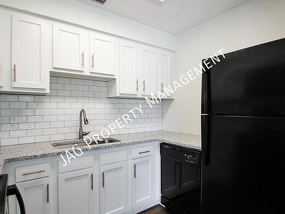 3rd image of 1425 Smith St APT 4