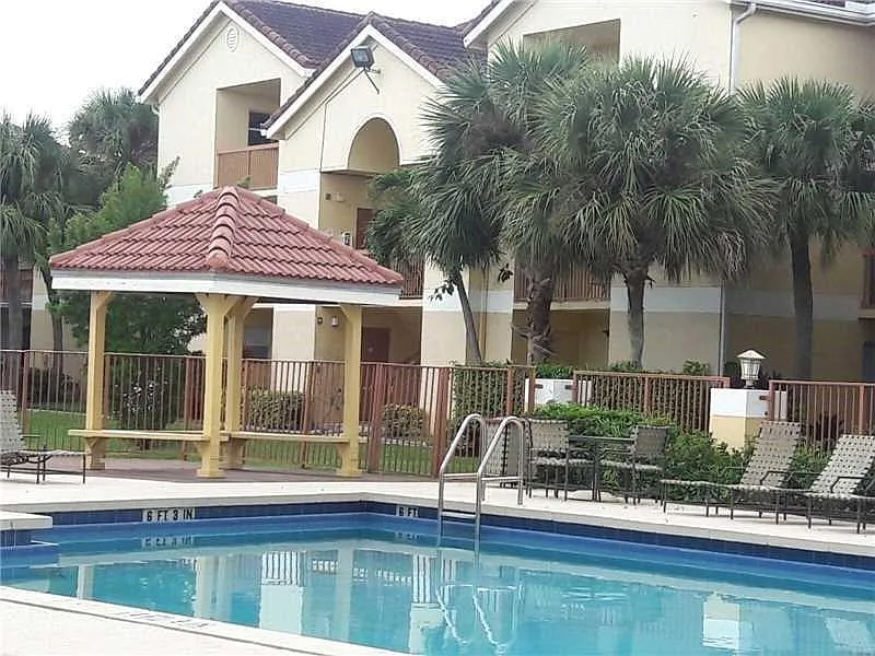 3 bed, 1100 sqft, $2,450 — Photo 1