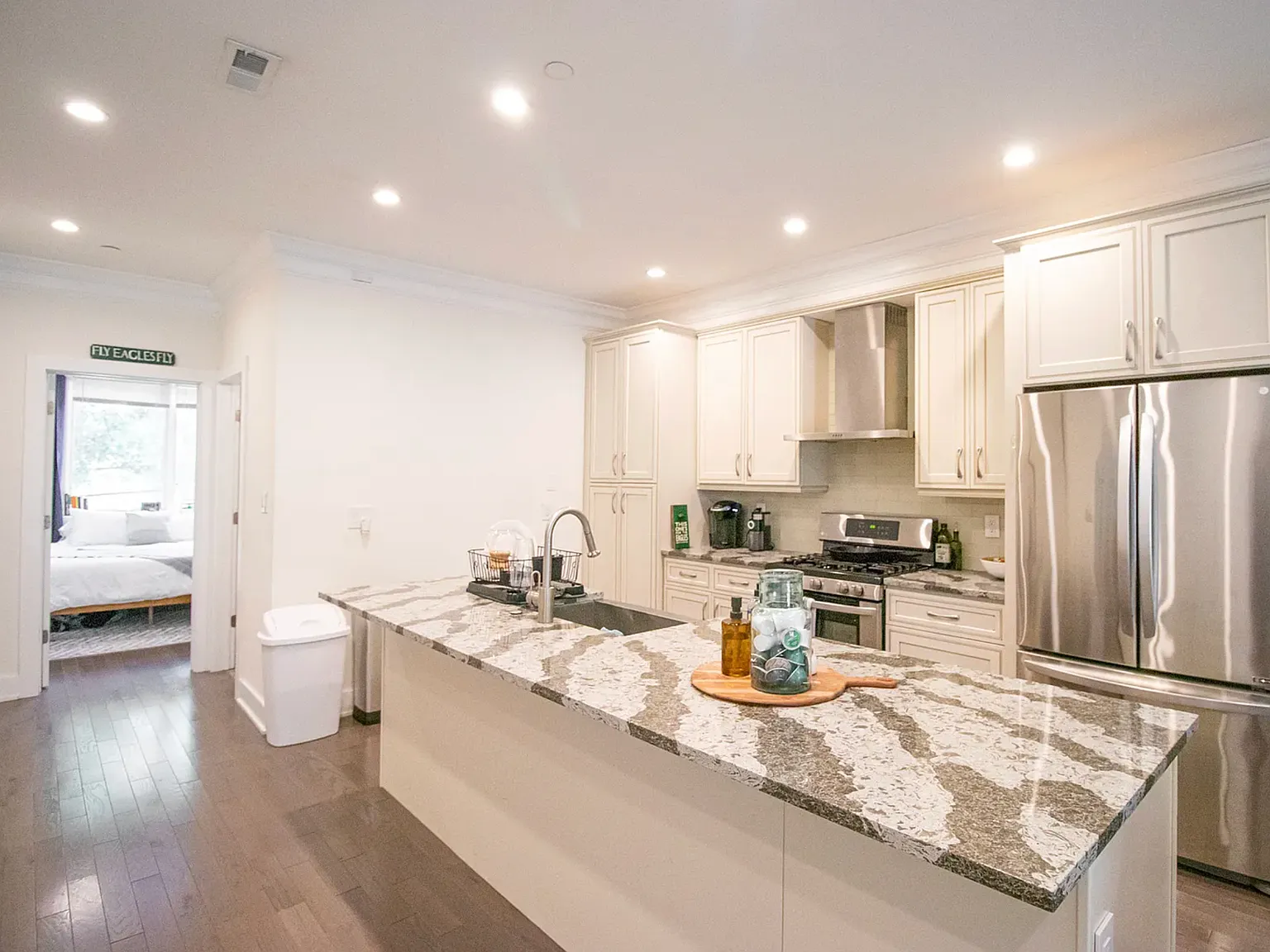 3 bed, 1700 sqft, $2,200 — Photo 4