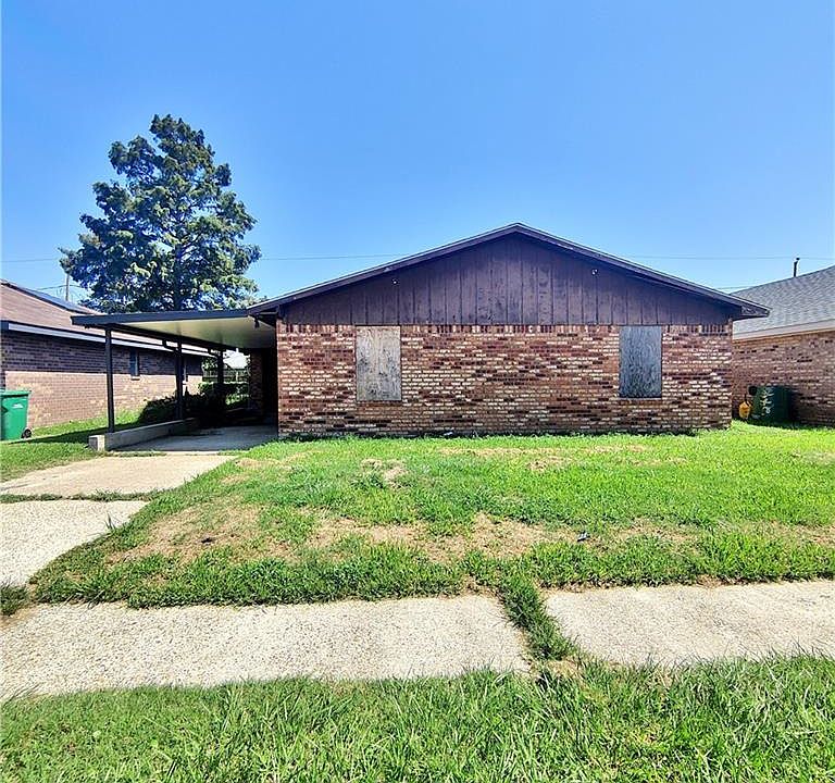 1st image of 2444 Williamsburg Dr