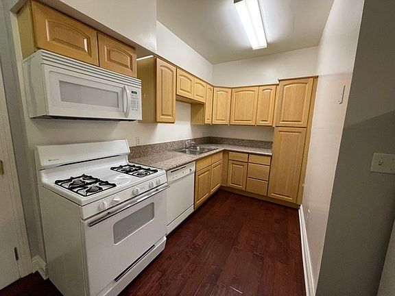 5th image of 701 S Mariposa Ave APT 304