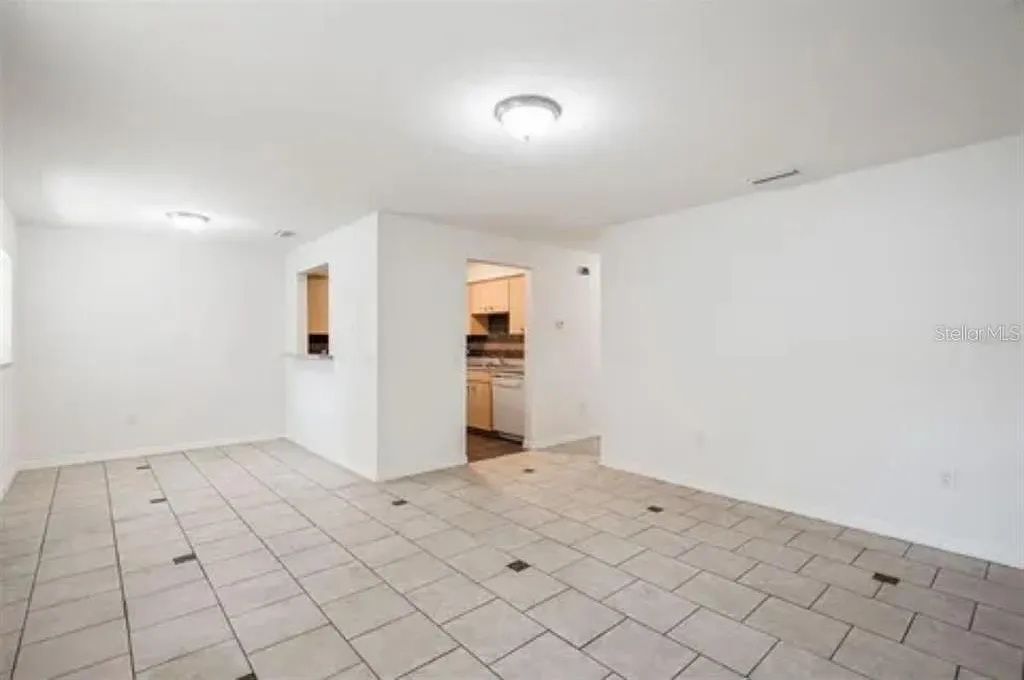 2 bed, 1.0 bath, 907 sqft, $1,350 — Photo 4