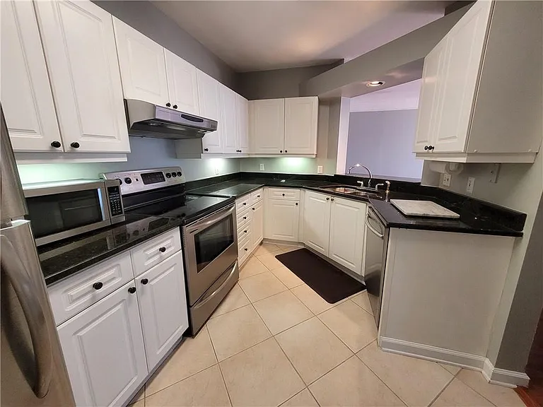 3334 Peachtree Rd NE #404 — Photo 25