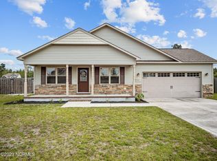 901 Purvis Ct, Richlands, NC 28574