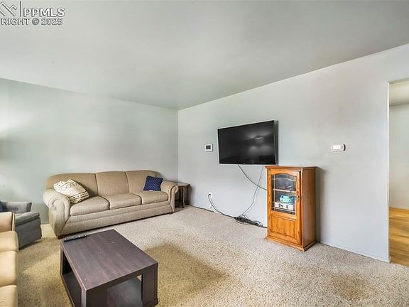 5th image of 217 Steven Dr