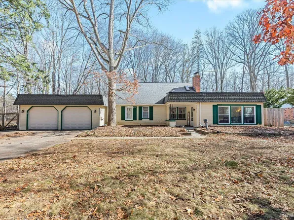 23970 McAllister St, Southfield, MI 48033