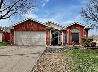 1012 Crane Cir, Saginaw, TX 76131