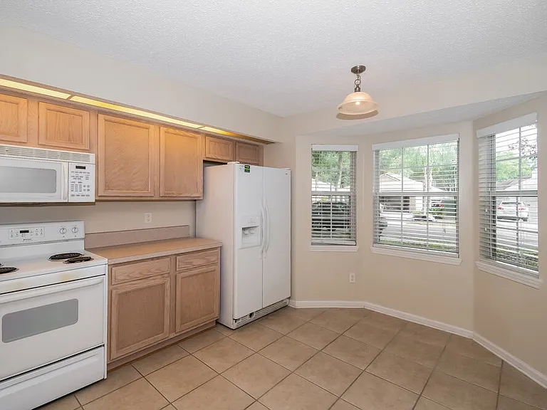 3256 Ayrshire St — Photo 7