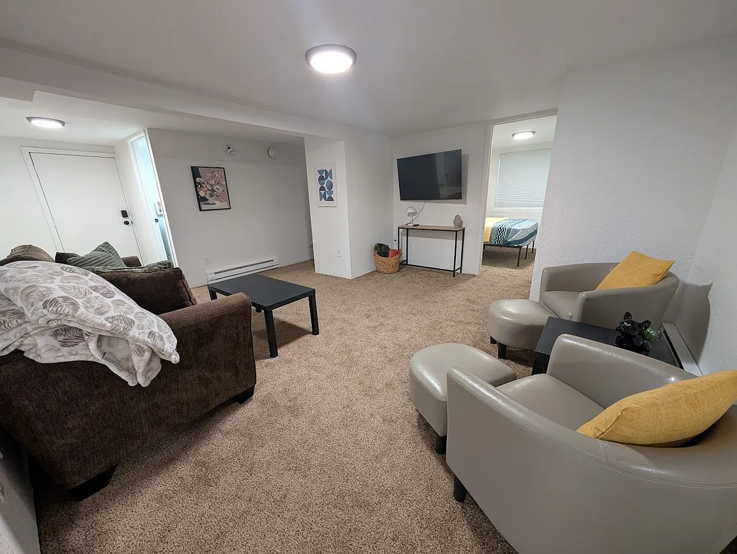 3 bed, 1.0 bath, 900 sqft, $2,250 — Photo 1