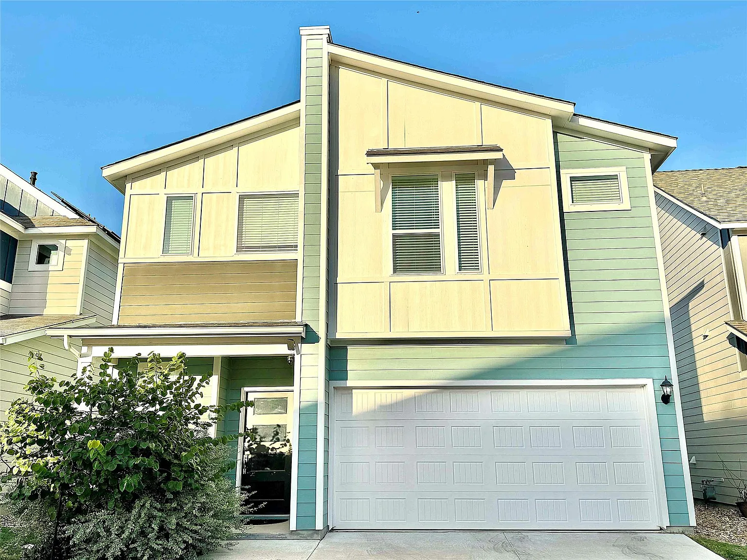 3 bed, 2.5 bath, 2143 sqft, $3,495 — Photo 1