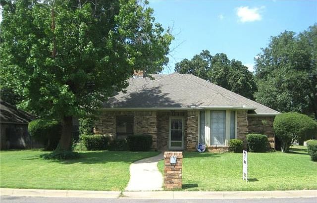 1st image of 3305 Thorn Hill Dr