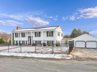 17 Abbott St, Groveland, MA 01834